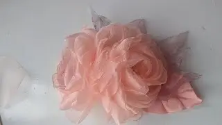 Rosa de organza pra madrinha