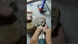 From natural pebble to finished sculpture, JSBS teach you how to do the carving