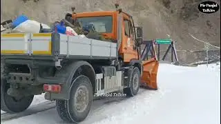 Mughal Road ; Border Roads Organization (BRO) carrying out snow clearance work.