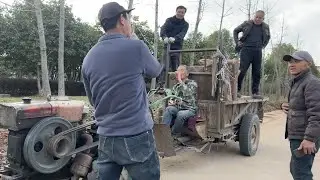 熱鬧的農產品廟會，老虎關在鐵籠子裡奄奄一息。古董市場，真假難辨的古董