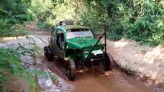 Fusca Mad Max passando no lagiado ! #gaiola #gaiolacross #trilha #atoleiro