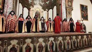 Աղոթք բարձրացնենք բանտարկված հոգեւորակաների եւ Սամվել Կարապետյանի համար. Վեհափառը՝ Մայր Աթոռի բակում