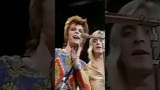 David Bowie performs Starman live on Top of the Pops in 1972 #davidbowie #bowie #starman #livemusic