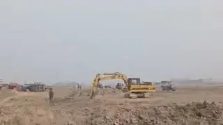সন্দ্বীপের উড়ির চরে মাটি খুঁড়ে বের করা হচ্ছে ১৫/১৬ বছর আগে ডুবে যাওয়া জাহাজ!