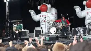 Les Claypool says slash is on the other stage.