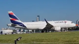 Airbus A320 CC-BFQ de LATAM Chile despegando del Aeroparque Jorge Newbery