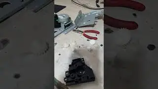 brother dco-7030 The paper tray elevator gears are broken and have been replaced