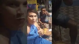 Comendo pizza no meio da pra&ccedil;a kkkkk #foryou #pizza