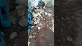 pupuk berserakan || gudang pupuk PT MURIA SUMBA MANIS