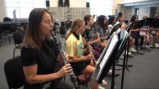Texas middle school principal learns clarinet with sixth graders