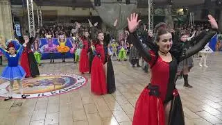 Gewwa l-Holma ta' Alice Tfaccajna, U Maghha fil-Karnival Nizfnu Spiccajna!