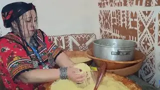Cuisson D’un Poulet De Yenayer En Direct Par L'association Amqias Taksebt.