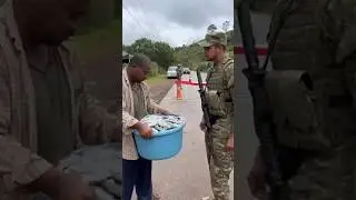 Militares se dan cuenta de vendedor falso #mexico #military #militaresmexicanos #nayibbukele