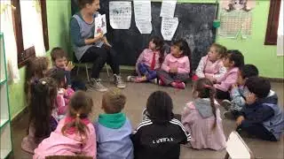 Lectura en voz alta de la maestra - Poesía en la Sala