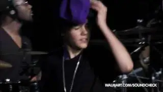 Justin Bieber Hair Flip at Walmart Soundcheck