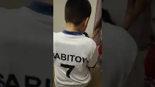 Мой брат отшлёпал младжего брата за то что он получил двойку