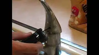 How to Tighten a Kitchen Sink Handle