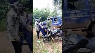 Video: Terrifying moment gang members turned on 'greedy' Axim cop!