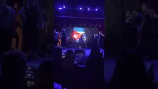 Willy en el Flamingo Theater Bar