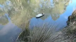 Nice RC day sailer has a run on the fast flowing Wingecarribee River