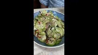 Pouca gente sabe, mas essa salada de jiló cru é uma explosão de sabor – até criança come! 🤯🥗