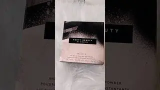 # SHORTS / FENTY BEAUTY BY RIHANNA /INSTANT RETOUCH SETTING POWDER 28 g