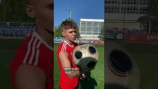 Тот самый футболист который принёс свой мяч во двор ⚽😂 #shorts #футбол #футболист