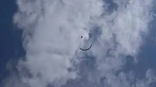 Paraglider Essie Saadi, acro show