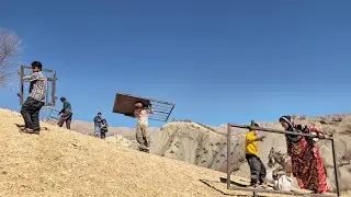 Невероятное путешествие! 🏔️ Переносить тяжелые железные двери и окна на вершину горы вручную 💪🏠