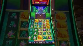 Huff N Puff Grand Ultra Mansion Feature #slots #casino #gambling 