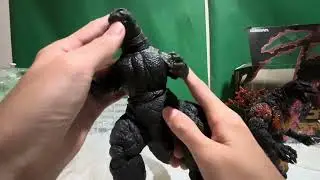 Unboxing the Monstrrarts Burning Godzilla!