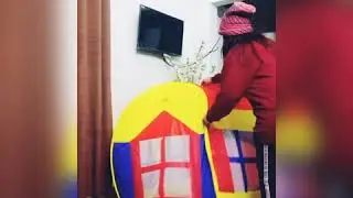 folding a tent house