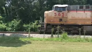 &ldquo;Smoking&rdquo; UP 5651 (C44ACCTE) leads manifest with UP 8552 (SD70ACe)