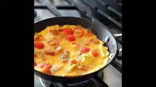 ITALIAN ZEST OMELETTE🍳🍳 ..it's all about the flip 😁 ⁠#flavorgod #food #recipe #cook #breakfast