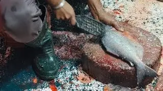 Fish cutting skills 😋 लाइव प्रसारण मछली मार्केट महराजगंज। #fish #fishing #viral #trending 