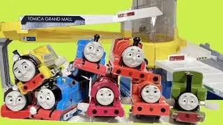 【Thomas & friends】 Wind-Up Toy Races Down the Tomica Building! (Capsule Toy)