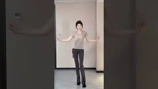 A beautiful Chinese girl is dancing. #beautifuldancers #beautiful #dancetrend2025 #dance #trenddance
