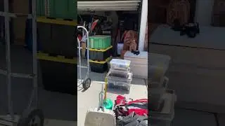 Loading a 26&rsquo; PENSKE  Small Moving Labor. Contractor Labor movers.