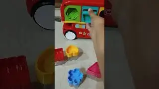 Giggles Shape Sorting Bus 230923