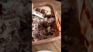 Kinder Bueno cake with chocolate sauce ASMR #trending #shorts #ytshorts #cake #kitkat #asmr