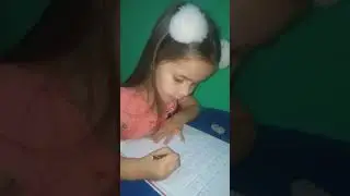 Demilly ensina o ABC com tr&ecirc;s anos.