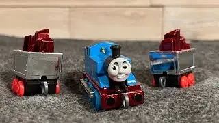 Распаковка и обзор литой рубиново-красной фигурки Томаса от Mattel