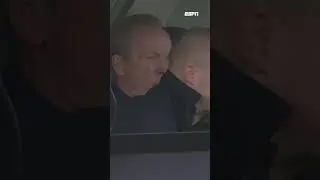Danny Buijs helpt zijn eigen speler vakkundig weer op de been ❌⛑️