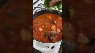 Why haven&rsquo;t people tried Cioppino? | MyHealthyDish #shorts #cioppino
