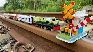 Mencari & Merakit Palang Pintu Kereta Api di Rel Asli CC201, CC203 Vintage dan Gerbong Jadul