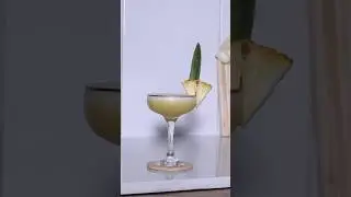 Lets make a vodka cocktail with fresh pineapple 🍍 #shorts #cocktailrecipe #cocktail