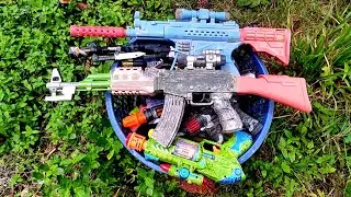 Collect toy guns, MP5K, police pistols, Spiderman pistols, sniper rifles, shotguns, and Azuri.
