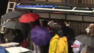 Oscar arrives at court