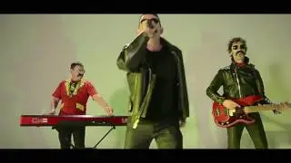 Boys on the wire with Ronnie