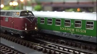 Spur N, „Scharnow Reisen“ und Touropa auf Strecke.